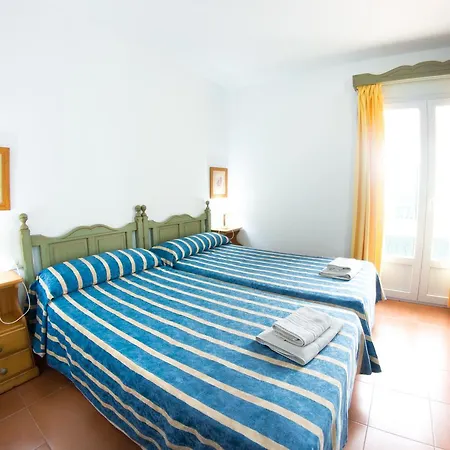 Lägenhetshotell Digus Fornells (Menorca)